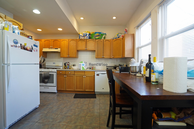 1 - SEPT 2025 - 4 Bed 2 Bath near Campus! Great Price! Apartments