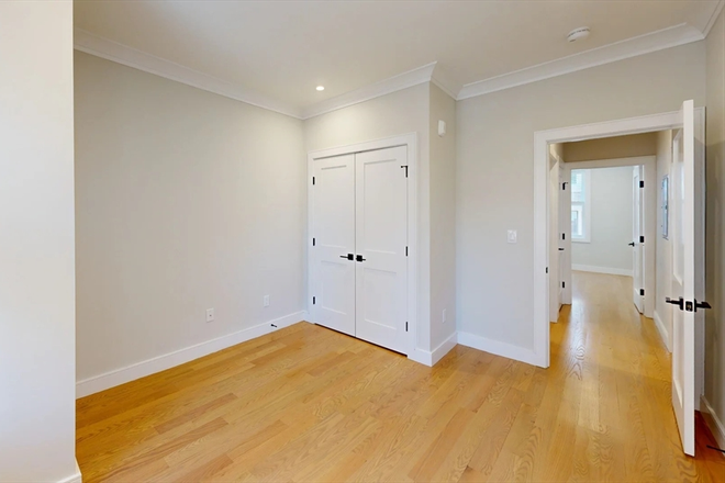 . - STUNNING 3 BED WITH IN-UNIT LAUNDRY! AVAIL 9/1/2026!! Apartments