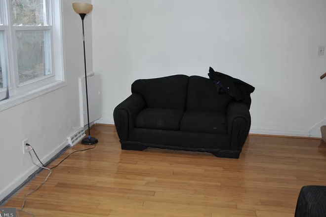 Livingroom - SAVE big! Cheapest 6-br house walking-easy access to UMD-metro opening soon!