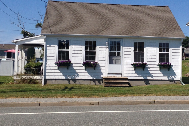 Front of the house - Another Cozy Cottage To Rent In The Scarborough Area December to May House