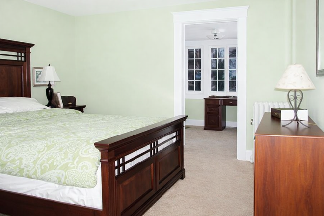 Bedroom - Close to campus with 6 bedrooms House