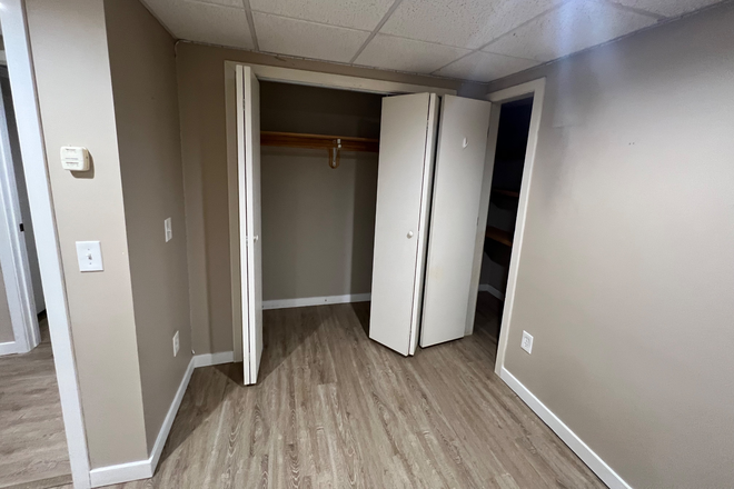 Bed room 2 - 3br - 1300ft - 3 Bedroom Apartment for Rent