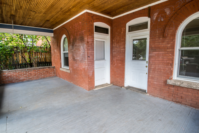 1537 9th Street Front Door - 1537 9th St Apartments