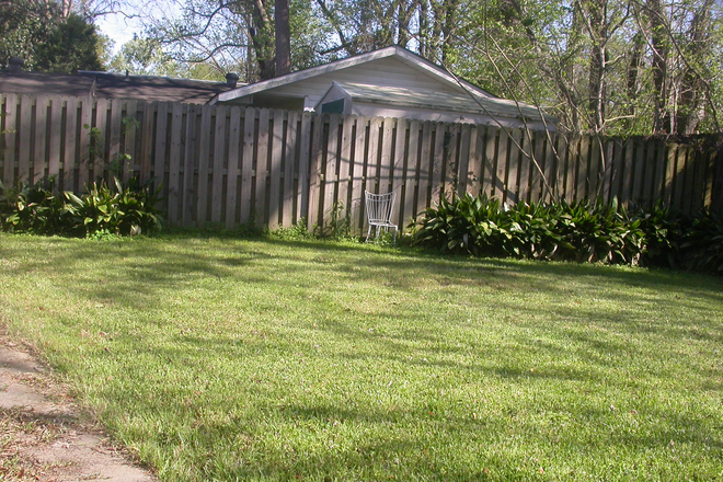 Back Yard - Ideal Location 4 BR 2 BA in Southdowns House