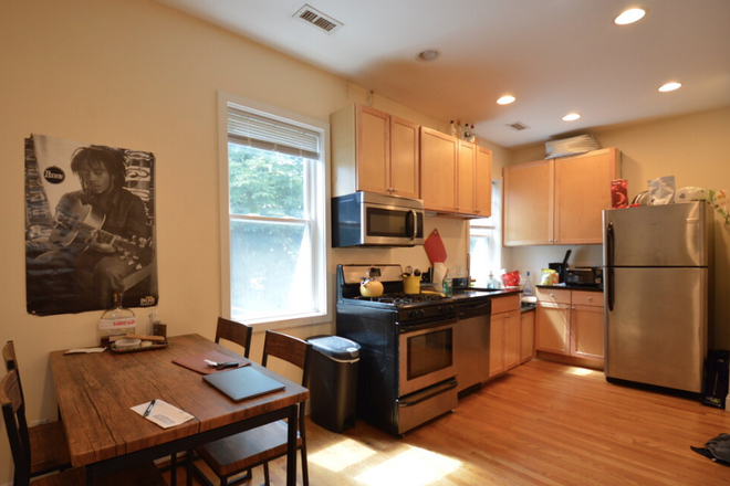 kitchen - Spacious 4 Bed / 2 Bath w/ Parking!! Available 9/1/25!! Apartments