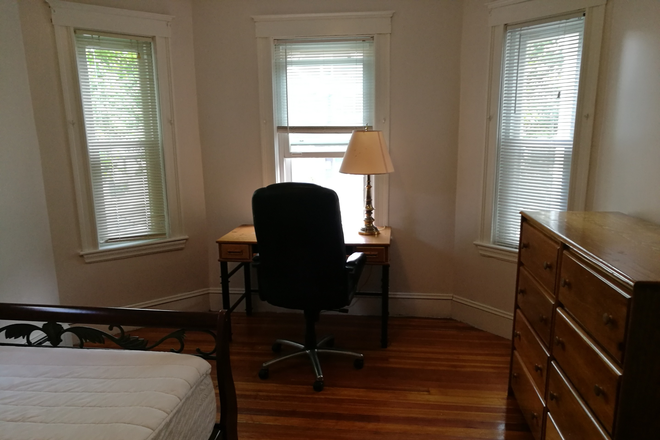 Desk, chair, bureau, and closet are provided - NO FEE 249 Boston Ave  LARGE Furnished Room in 5 bedroom, 1,300ft apartment - Close to Tufts Medfor