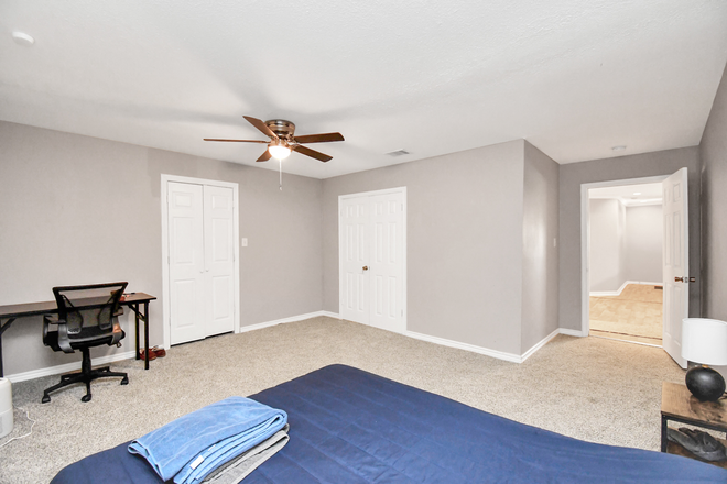 Bedroom - 🎓 Last Room Near Rice – December Move-In! 🎓 House