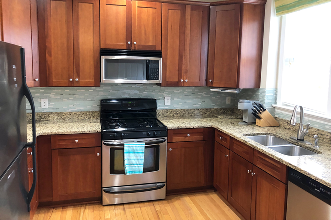 Fully equipped kitchen - Fully furnished 3 bedroom near walking trails Townhome