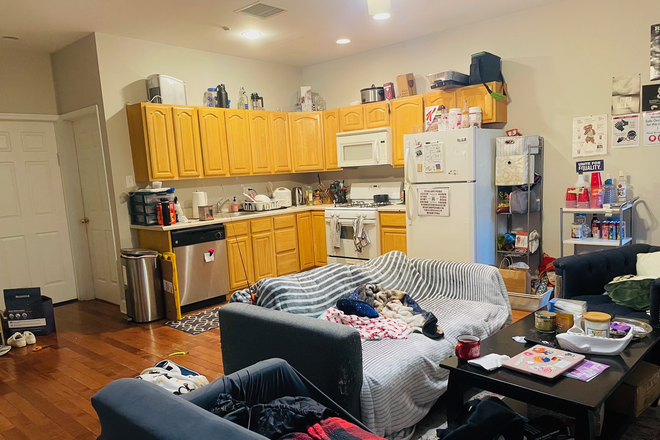 living room - 1613 N Sydenham St, Unit 3 Apartments