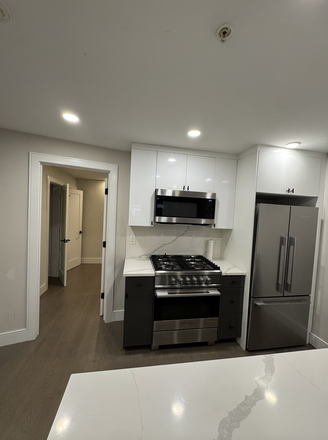Call NOW for showings! 617-236-8600 - NEWBURY ST - *NO FEE* LUXURY GRDN LVL 2BR *AVAIL NOW* IN KENMORE W/ IN UNIT LNDRY, A/C, 2 BATHS Apartments