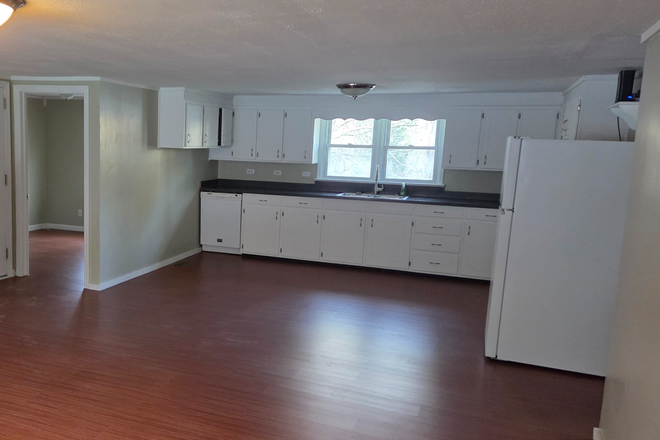 Kitchen - 3 Bedroom home on the 105 bypass and close to Appal-Cart