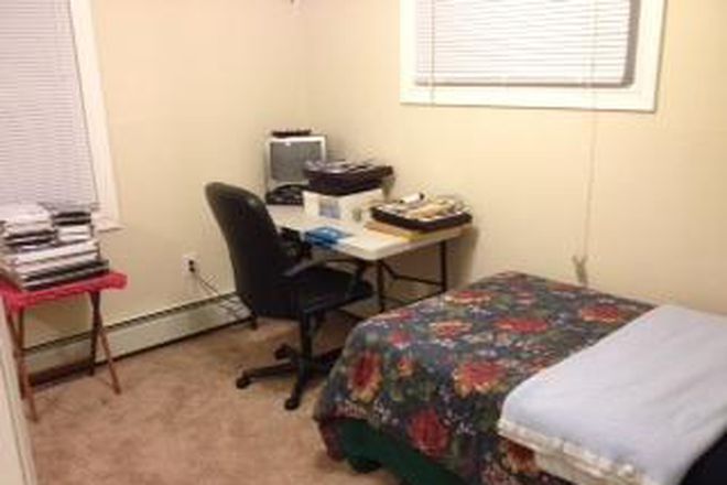 Bedroom - STUDENTS LOOKING FOR STUDENT. NO FEE. STUDIOUS &  INTERNATIONAL STUDENTS  WELCOME House