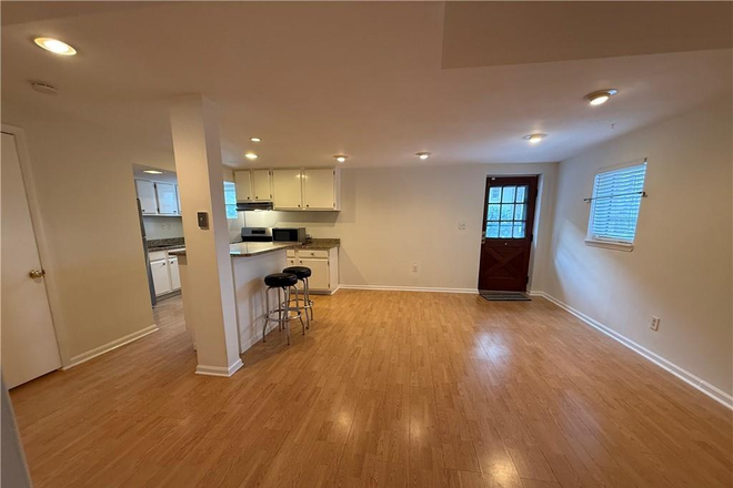 Living room - 1 Bdrm with office or 2nd bedroom, street level, w/pool,stainless appliances,granite countertops