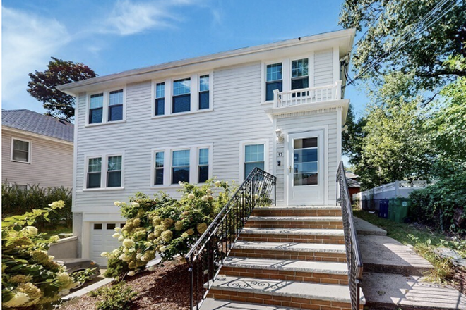 exterior - 2 PARKING SPOTS INCLUDED - HUGE 4 BED/2.5 BATH UNIT Apartments