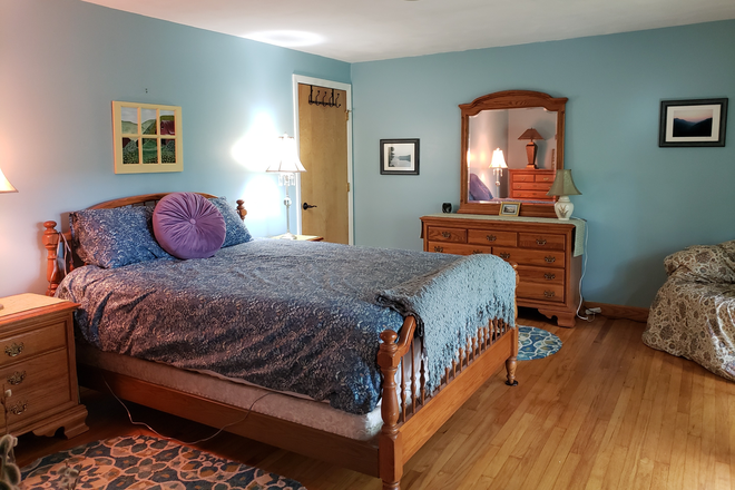 Master bedroom image 1 - Housing for Olympia Place Student House