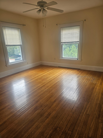 Living room - Great place , Law School, Oxford St area, No Fees, Heated Apartments