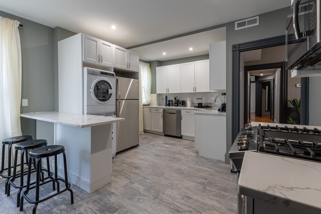 living - BEAUTIFUL 3 BED WITH IN-UNIT LAUNDRY, AVAIL 9/1/26!!