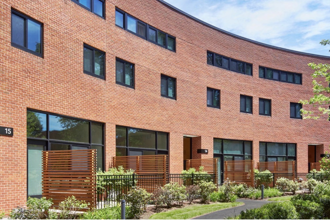 Building Facade - SFP Room in 3bd Apt