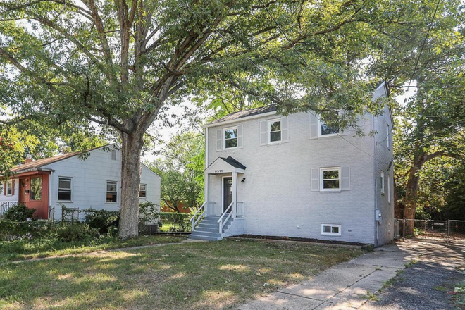 outside - Room in Clean 4Bd/2Bath-Current 3 Female Grad student/Professionals, Walk to Lidl, Lake Artemisa Townhome