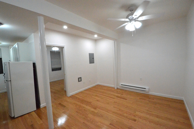 Living room - 2 Bed Available Now! *CONTACT NOAH 603-470-8181* Apartments