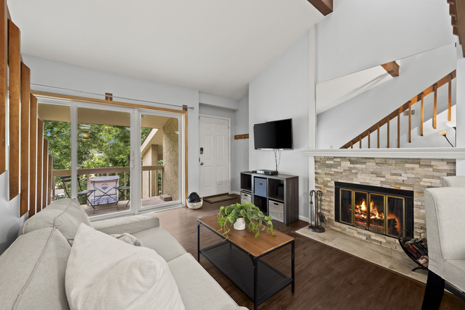 Living room - Newly renovated 2B/2BA condo!