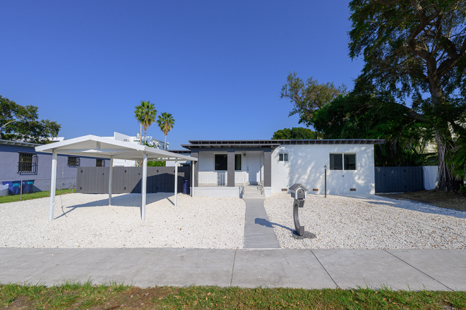 Front - Fully Remodeled House Minutes away from UM (3/3 with Shared Living Space)