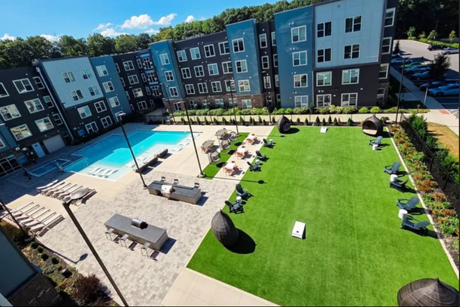 Outdoor pool and lounge area - Aspen State College Apartments