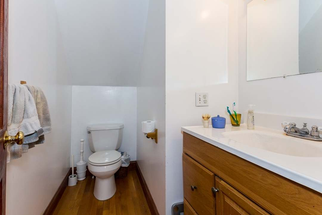 Bath - 95 Prentiss St unit #2 Duplex