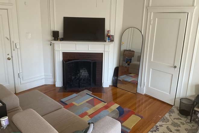 Main room - HARVARD SQUARE Studio Sublet Fall Semester 2026 through Spring Semester 2027 Apartments