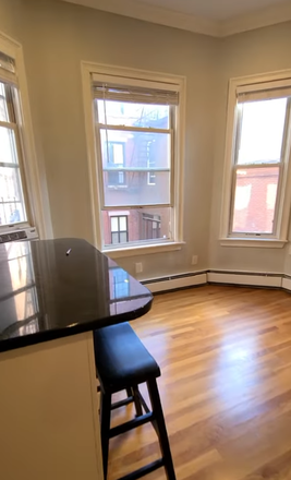 . - Wonderful 1 Bed / 1 Bath in Beacon Hill w/ Heat&Hot Water Included!! Available NOW!! Apartments