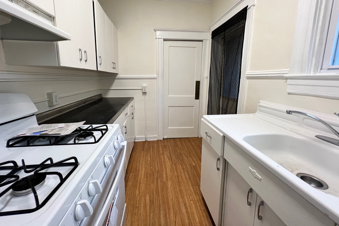 Kitchen - Sleeps 7! Large Apt 2 blocks from JHU Homewood