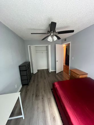 Bedroom - Condo - 2 bedrooms / 1 bathroom