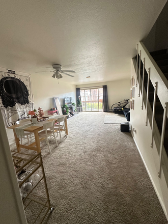 Living area - Campus Townhouses