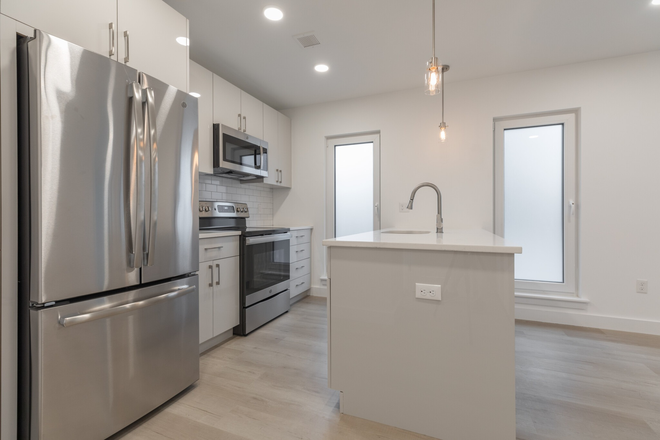 Kitchen - 3 bed/2 bath Newly Remodeled / Close to MBTA Apartments