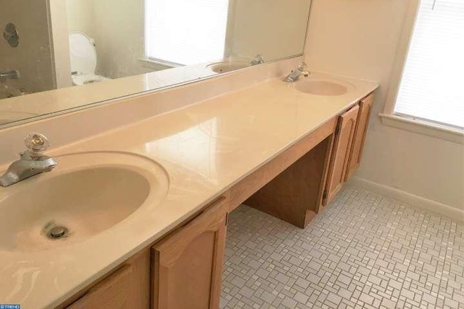 1 of 2 bathrooms - 2BR condo-Salem Ct-Princeton