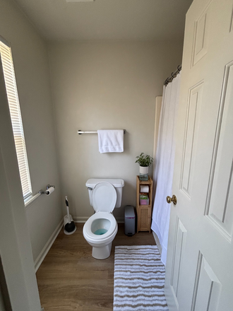 Shared bathroom - Undergraduate House