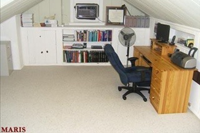 Office / upstairs bedroom - 7549 Hiawatha Avenue House