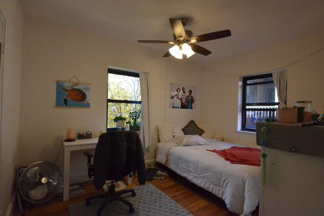 Bedroom - LONGWOOD AVE- 3 BED 1 BA H&HW INCL!! AVAIL 9/1/25 Apartments