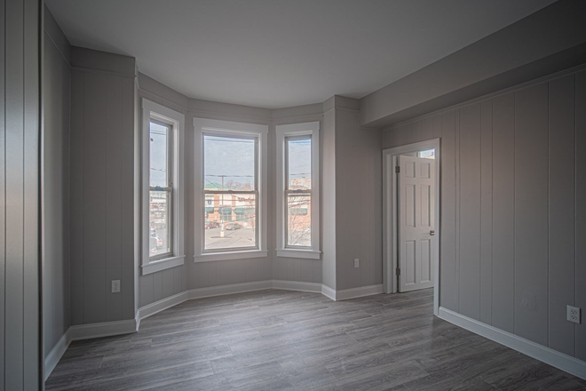 Call NOW for showings! 617-236-8600 - LONDON ST - *9/1/2025* 3BR/1BA NEAR MAVERICK *NO FEE!* W/ LNDRY IN BLDNG - QUICK COMMUTE TO CAMPUS! Apartments