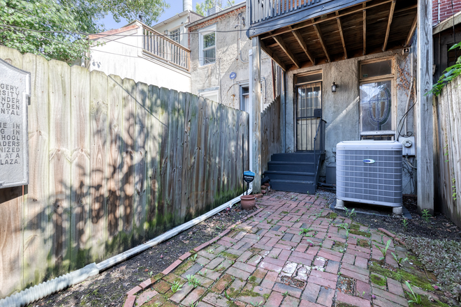 Private backyard space - Ridgley's Delight Row House