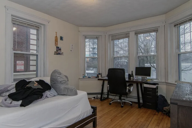 bedroom - Spacious Coolidge Corner 4 bed duplex - 9/1 Apartments