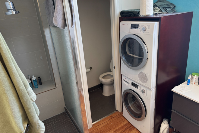 upstairs bathroom + washer/dryer - View House