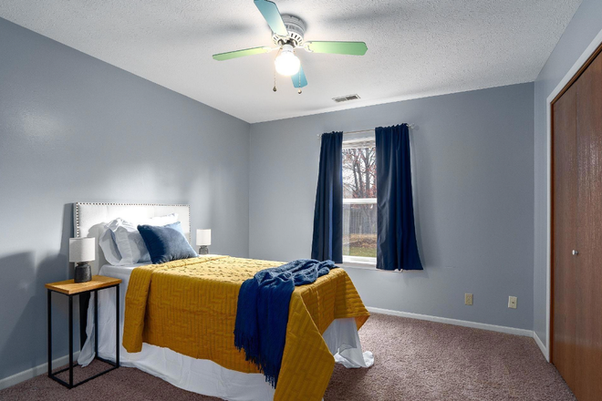 Room for rent - Single Family Home Room for Rent