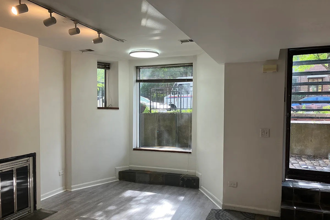 Living room - 2b1b available September 15th Apartments