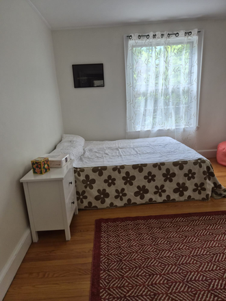 Bedroom photo#2 - 350 Harvard St, apt. #3.