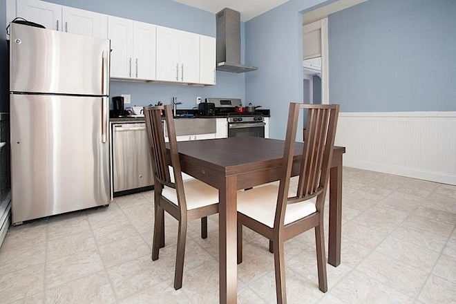 ... - NEWLY RENOVATED 3 BATHS/1 BATH WITH HEAT&HOT INCLUDED Apartments