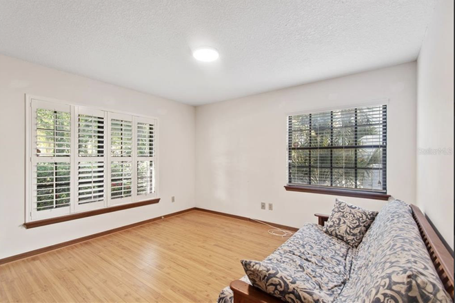 bedroom - Unfurnished bedroom available for rent - FEMALES ONLY