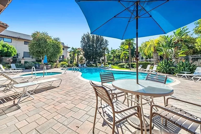 Pool and Spa - Manana Townhomes