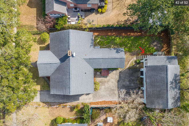 main house with apartment above garage on the right - 61 Beverly Apartment
