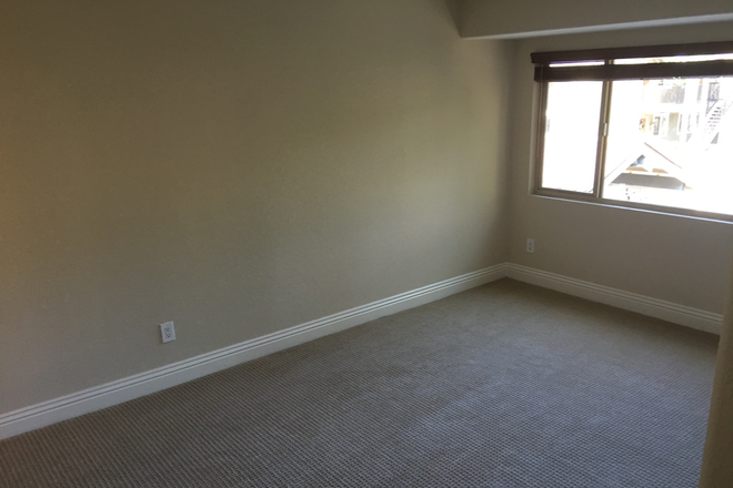 Bedroom for rent - 2BR/2BTH in La Jolla, looking for 1-2 female/non-binary roommates to fill 2nd room